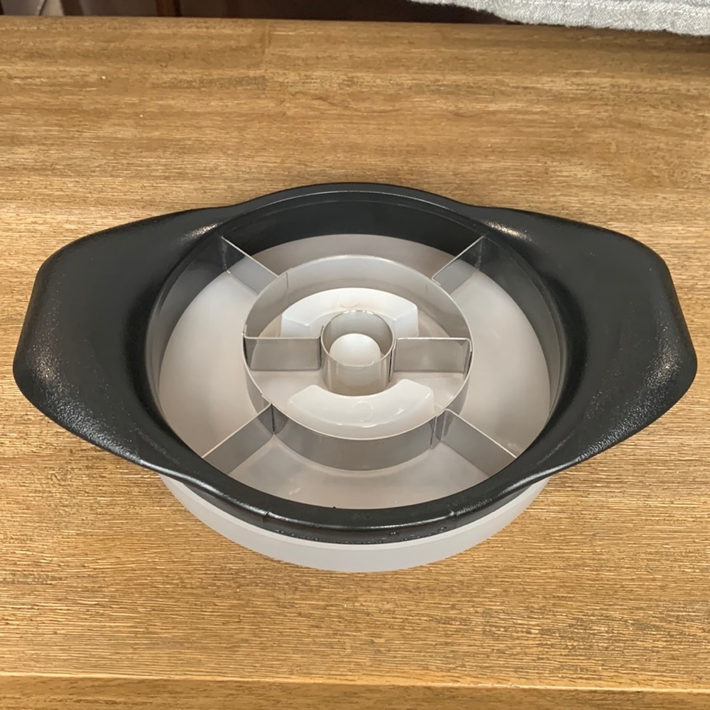Pampered chef pineapple wedger